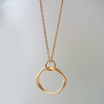 Gold Necklace. Circle Neck..